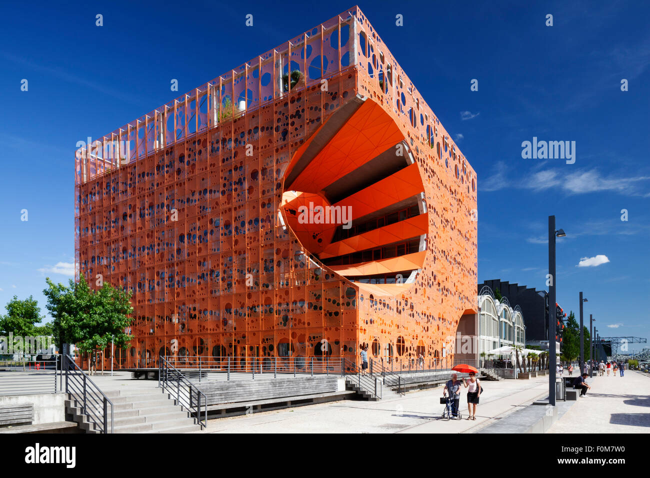 Die Orange Cube Gebäude (Le Cube Orange) im Stadtteil La Zusammenfluss von Lyon, Frankreich. Stockfoto