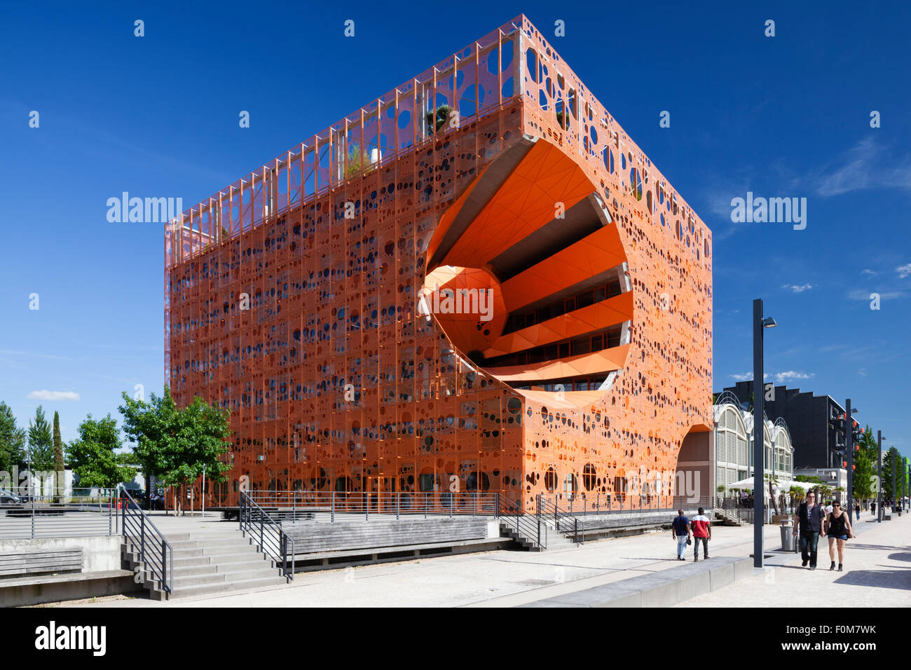 Die Orange Cube (Le Cube Orange) Gebäude im Stadtteil La Zusammenfluss von Lyon, Frankreich. Stockfoto