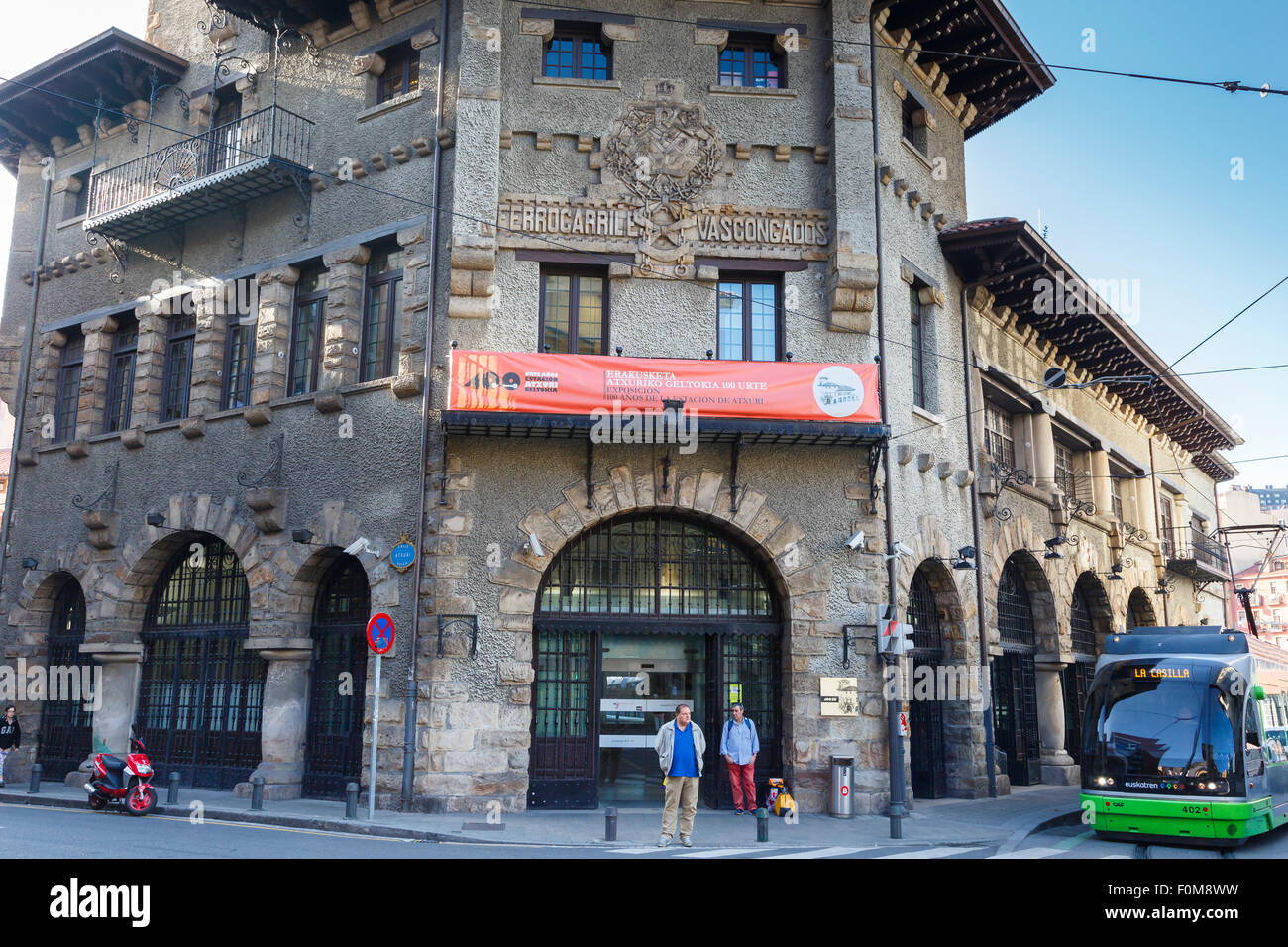 Min zum Bahnhof. Bilbao, Vizcaya, Spanien, Europa. Stockfoto