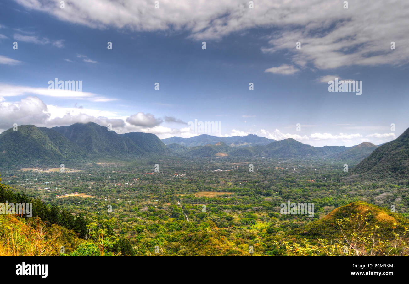 Panoramablick auf den Vulkankrater von El Valle de Anton, Panama Stockfoto