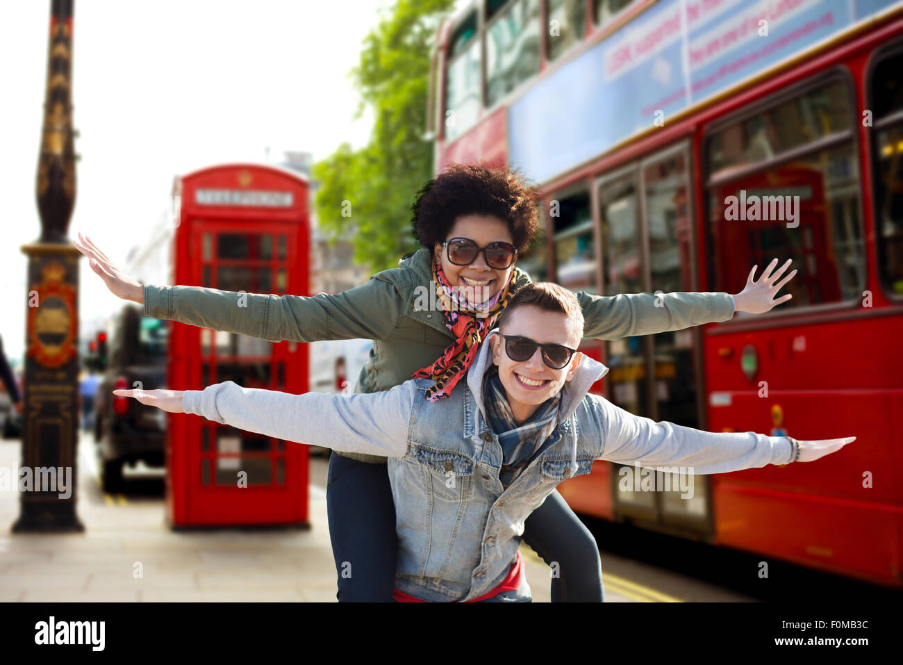 glücklich Teenager-Paar Spaß in London city Stockfoto