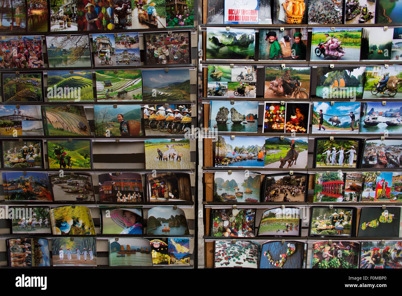 Postkarten zum Verkauf in Hanoi, Vietnam Stockfoto