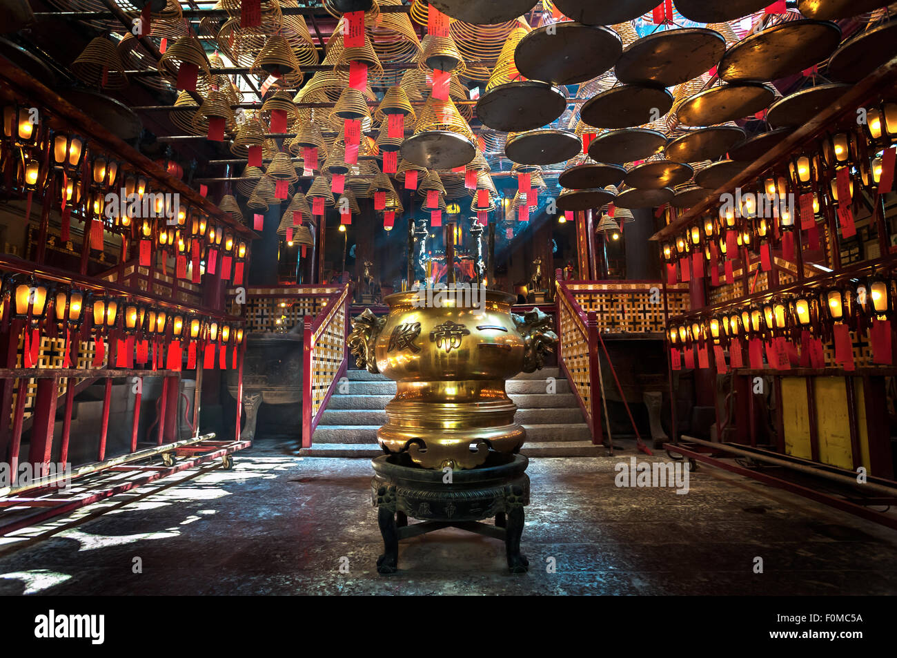 Im Inneren der Halle der Mann Mo Haupttempel, Sheung Wan, Hong Kong Stockfoto