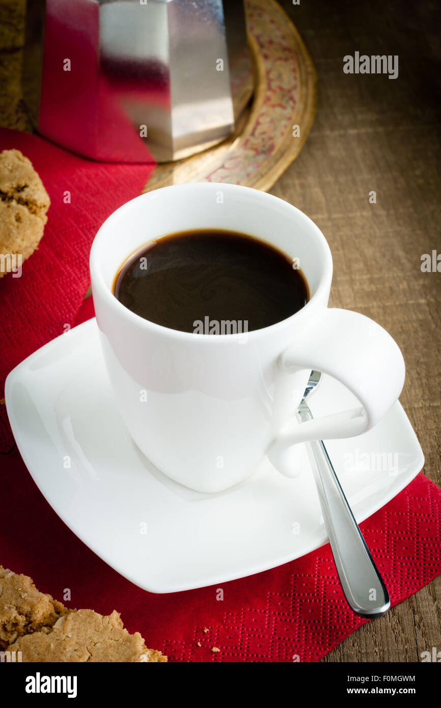 Traditionellen Stil italienischen Moka Kaffee gebraut in einem Moka Topf Stockfoto
