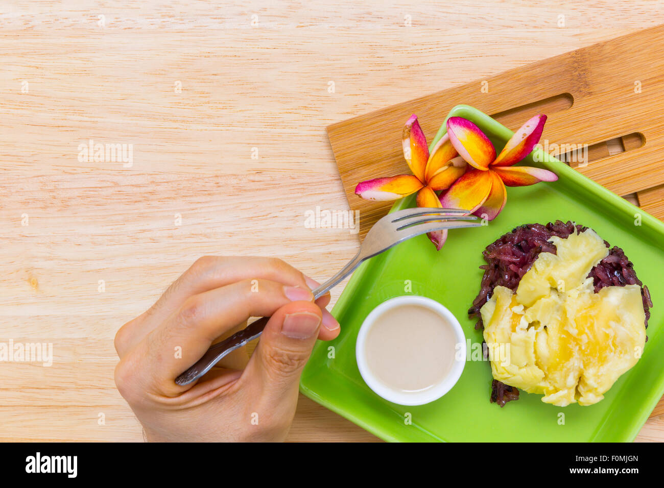 Durian mit Klebreis ist berühmte traditionelle Thai Dessert-Karte. Stockfoto