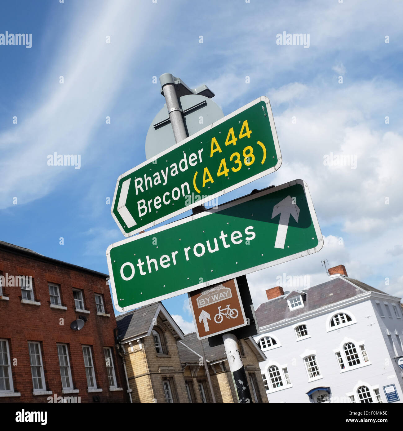 Leominster Herefordshire Straßenschild und Richtungen für A44 in Rhayader und A438, Brecon Stockfoto