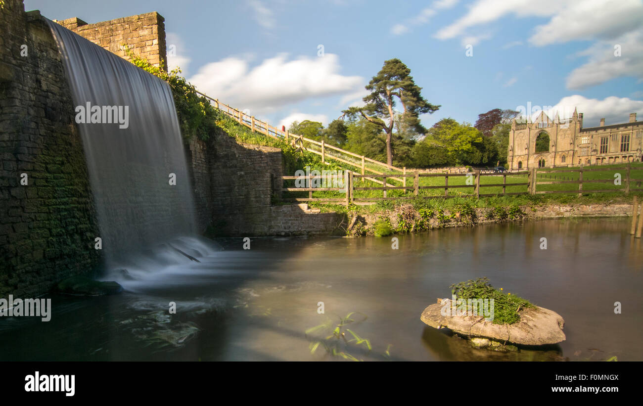 Dies ist der Wasserfall in Newstead Abbey in Nottinghamshire. Stockfoto