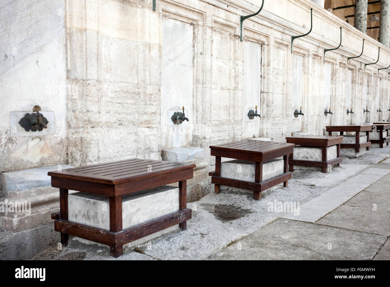 Süleymaniye-Moschee in Istanbul, Türkei. Orte für die rituelle Waschung. Stockfoto