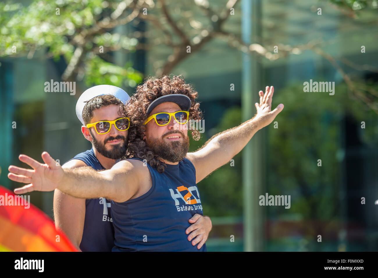 MONTREAL, Kanada, 16. August 2015. Zwei schwule Männer posieren am 2015-Gay-Pride-Parade in Montreal. © Marc Bruxelle/Alamy Live-Nachrichten Stockfoto