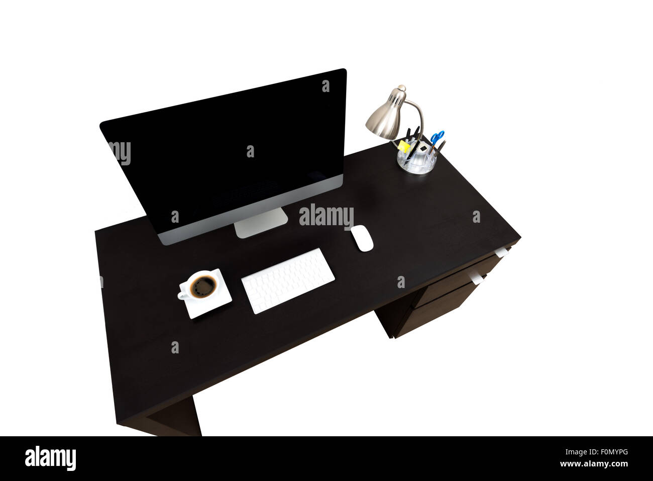Moderne gerade Linie Computerschreibtisch, Kaffee, isoliert Lampe weiß mit Textfreiraum Stockfoto
