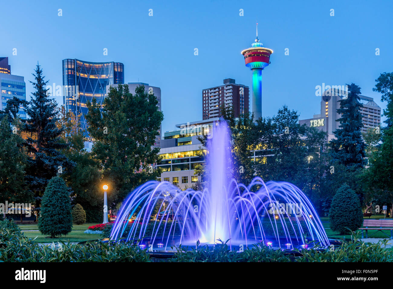 Beleuchtete Brunnen, zentrale Memorial Park, Calgary, Alberta, Kanada Stockfoto