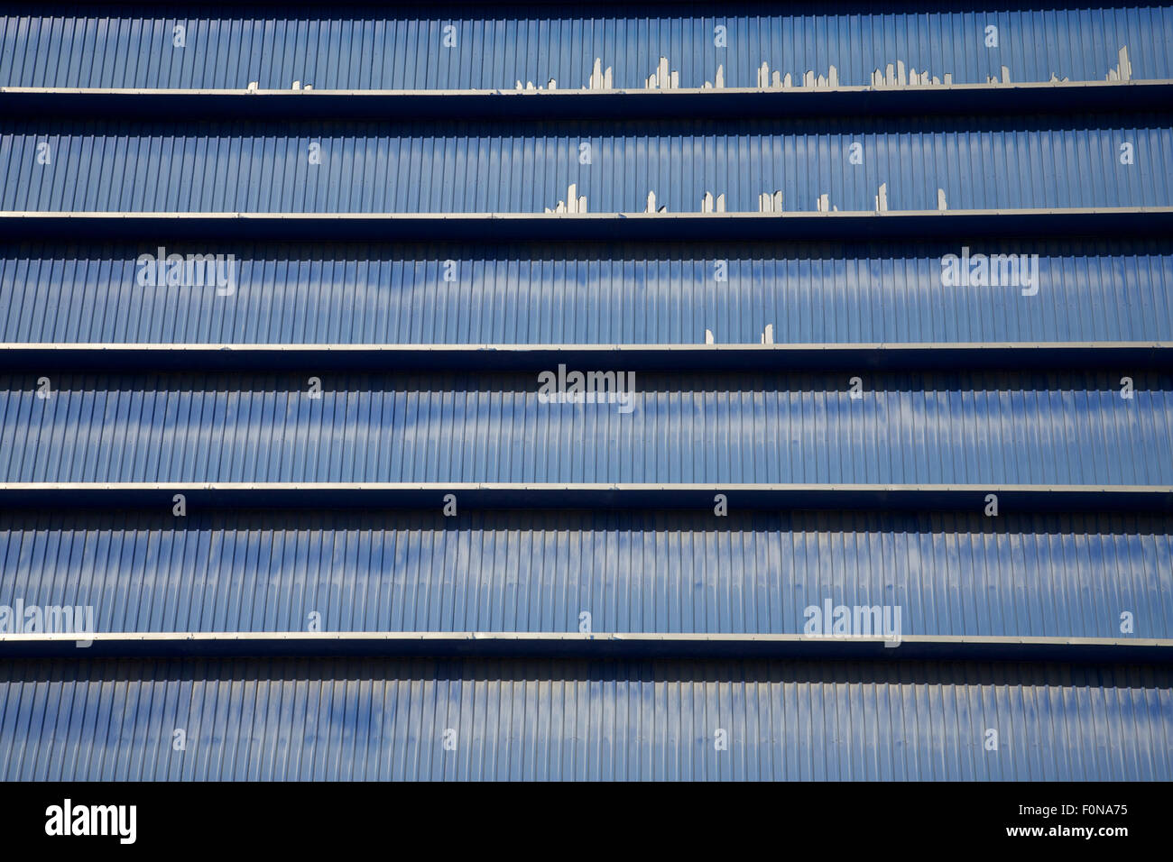 Modernen Hintergrund gemacht aus Glas und Metall. Bürogebäude in Lissabon Stockfoto