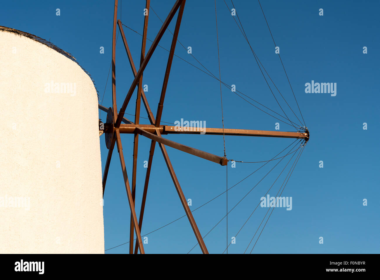 Nahaufnahme der Windmühle in Oia, Santorini, Griechenland Stockfoto