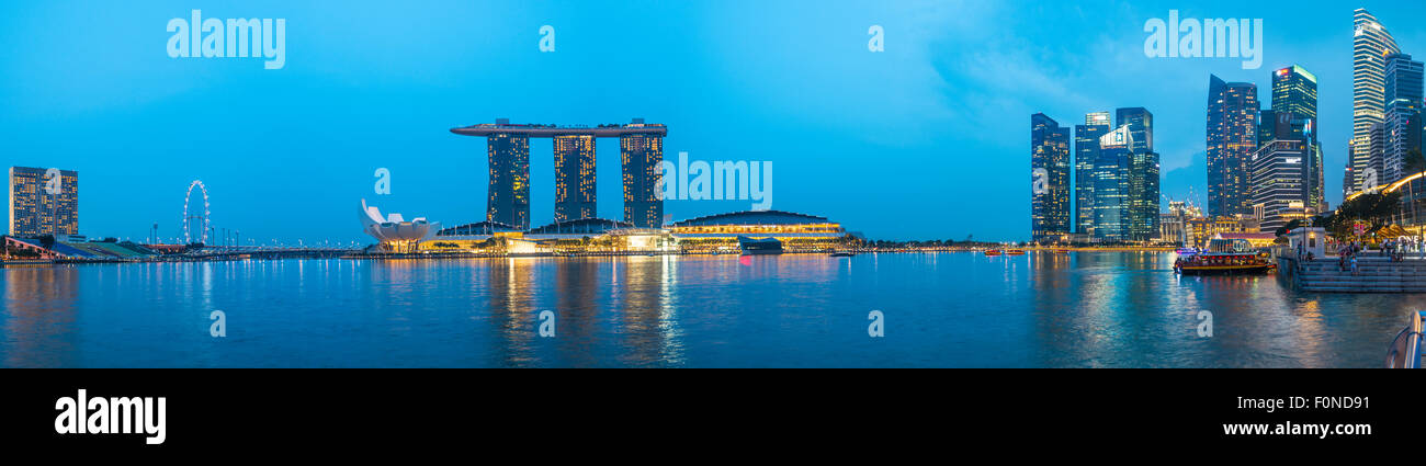 Panorama, Marina Bay bei Dämmerung, Singapore River, Marina Bay Sands Hotel, Finanzplatz, Bankenviertel, Singapur Stockfoto