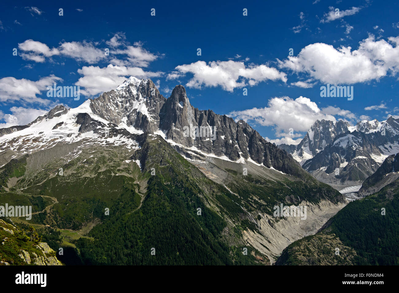 Aiguille Verte Peak und Aiguille du Dru, Chamonix, Savoyer Alpen, Haute Savoie, Frankreich Stockfoto