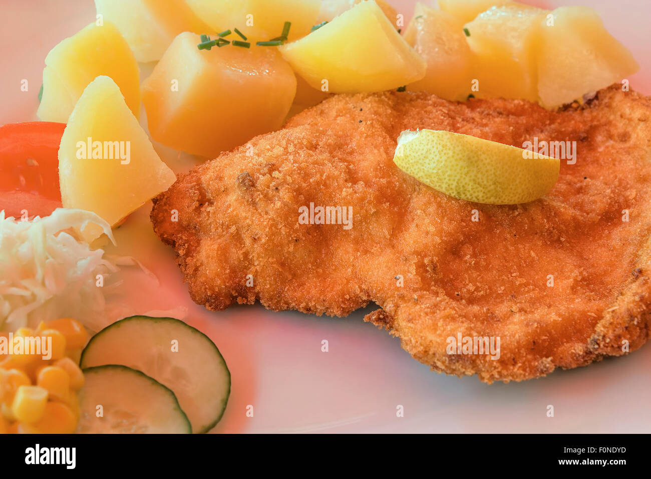 Wiener Schnitzel, typisch österreichische oder deutsche Küche oder Gericht. Stockfoto
