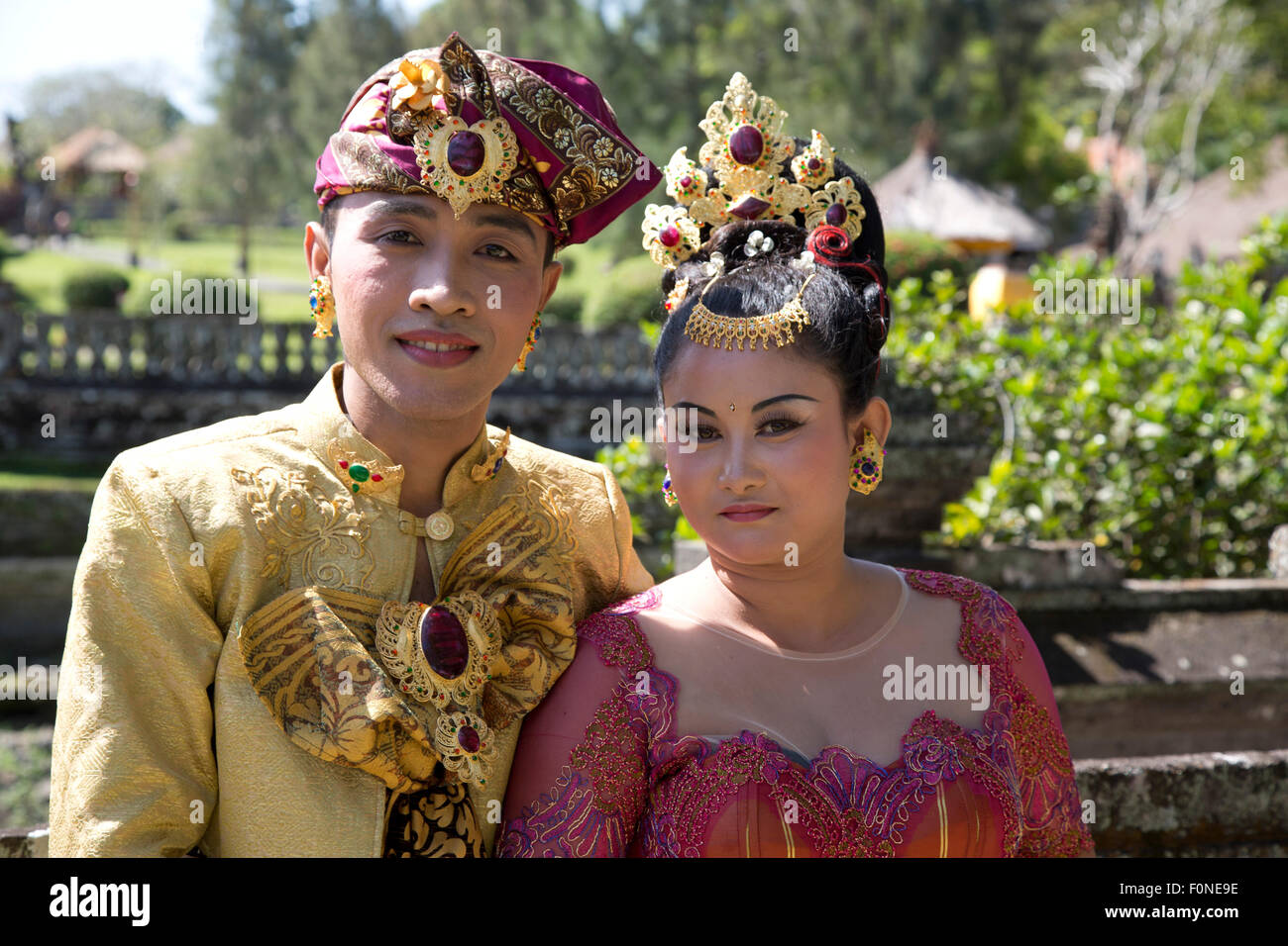Balinesische traditionelle hochzeit Fotos und Bildmaterial in hoher