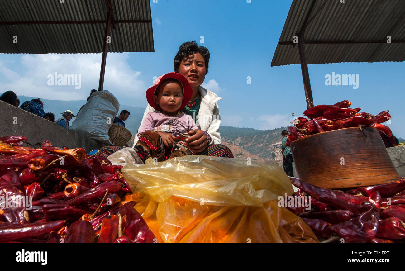 Straßenverkäufer auf lokaler Markt Samstag Punakha Buthan Stockfoto