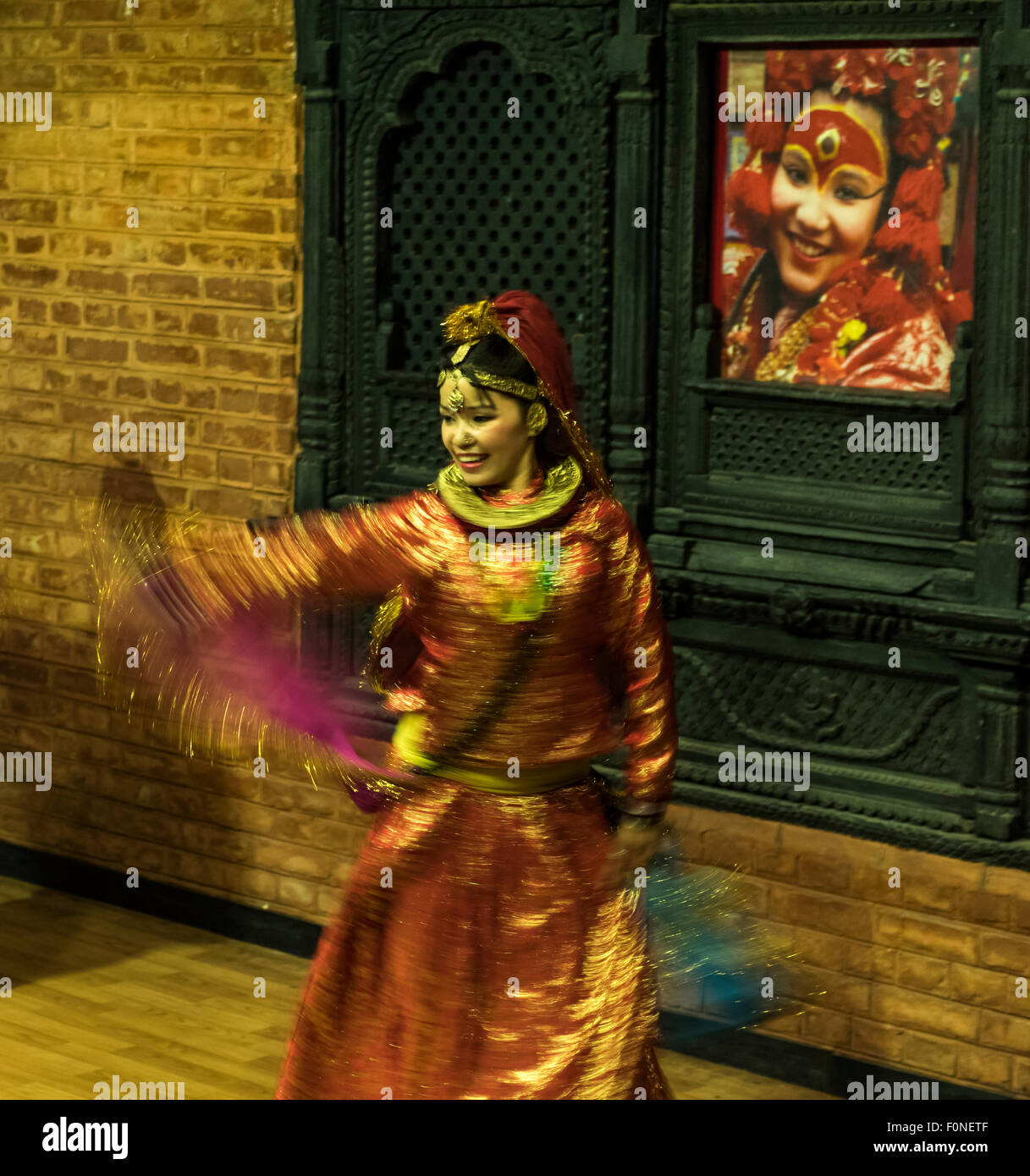 Tanz-Darsteller tanzen in lokalen Restaurant Kathmandu-Nepal Stockfoto