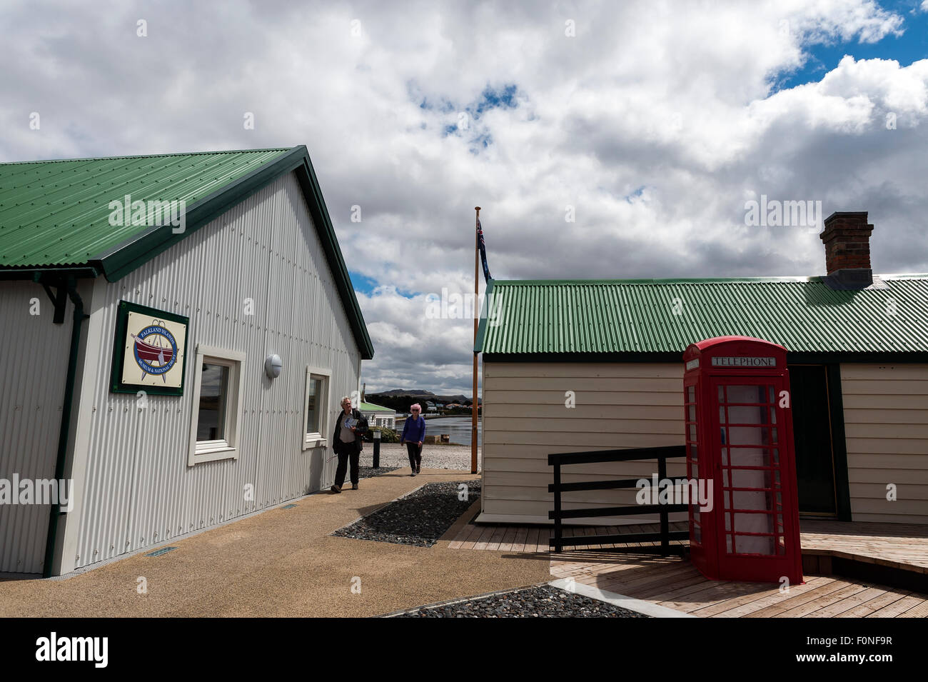 Rote Telefonzelle in The Historic Dockyard Museum Stanley oder Port Stanley Hauptstadt des Vereinigten Königreichs Falkland-Inseln Stockfoto