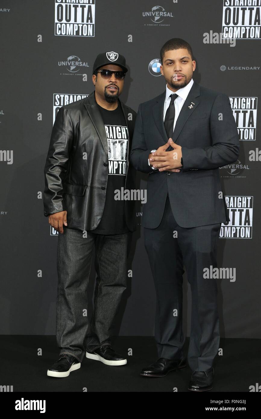 Berlin, Deutschland. 18. August 2015. Rapper Ice Cube und sein Sohn, Schauspieler O'Shea Jackson Jr. bei der Premiere von "STRAIGHT OUTTA COMPTON" in Berlin. Bildnachweis: Dpa picture Alliance/Alamy Live News Stockfoto