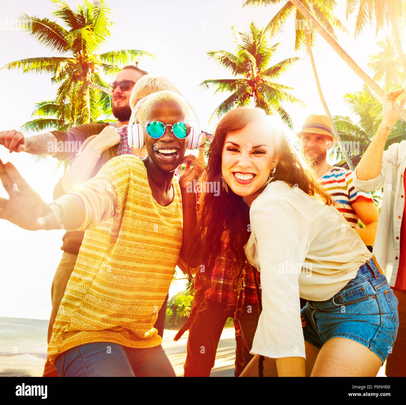 Freunde Sommer Beach Party tanzen Konzept Stockfoto