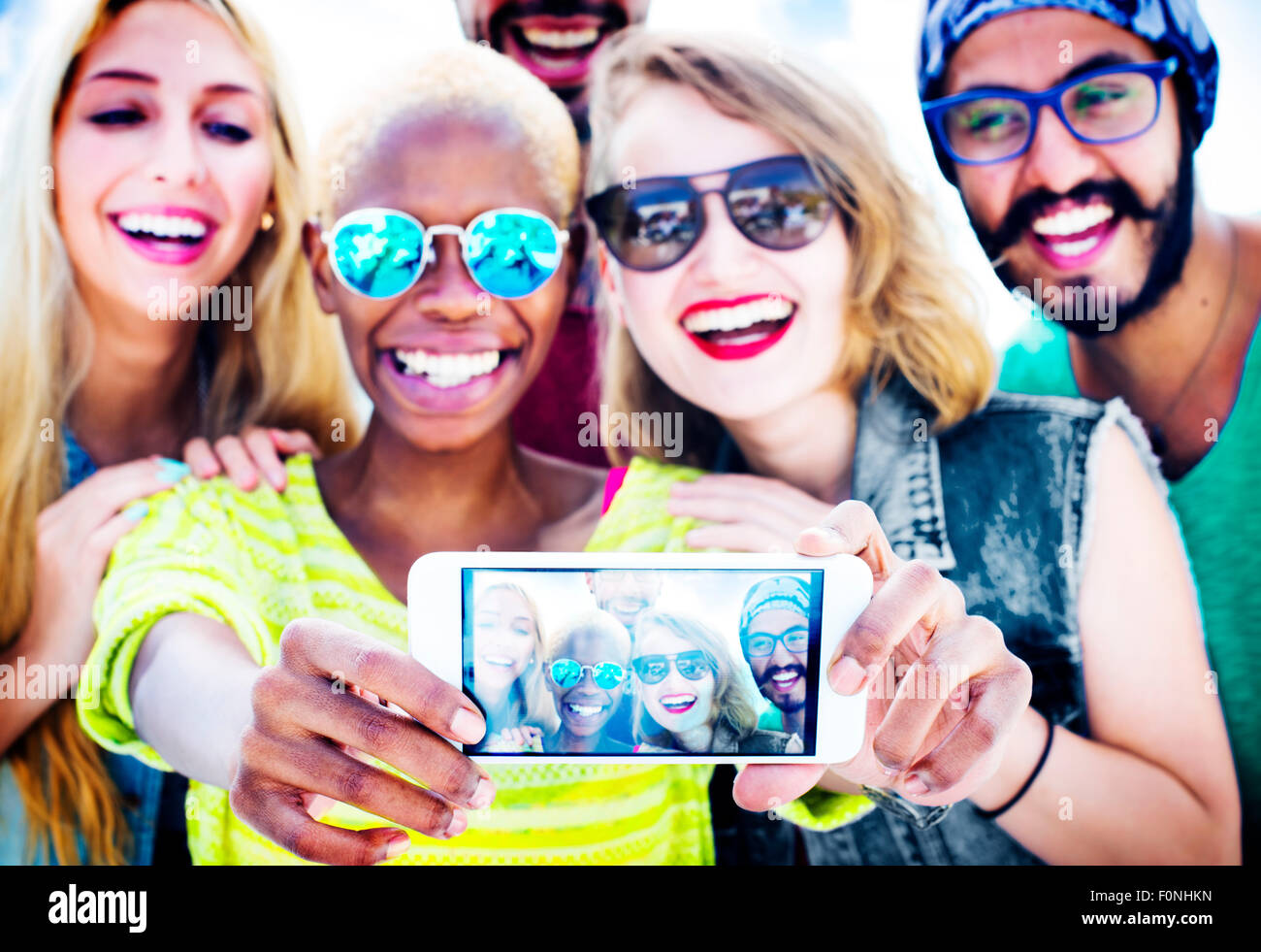Diverse Freunde Sommerspaß Selfie Concept Bonden Stockfoto