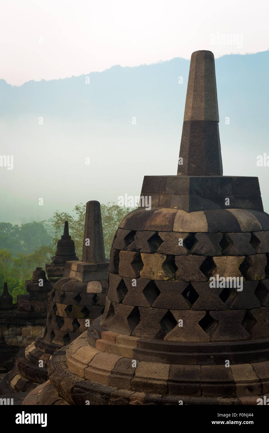 Stupa auf den Borobudur auf Java, Indonesien Stockfoto