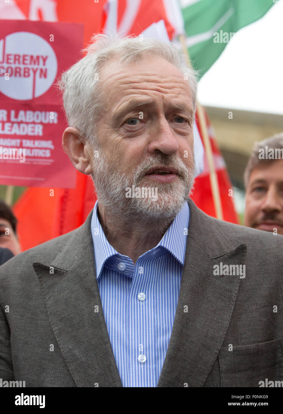 Jeremy Corbyn, Labour Führung Kandidat spricht am Kings Cross für Umsetzung der Eisenbahnverkehrs zurück in öffentliches Eigentum Stockfoto