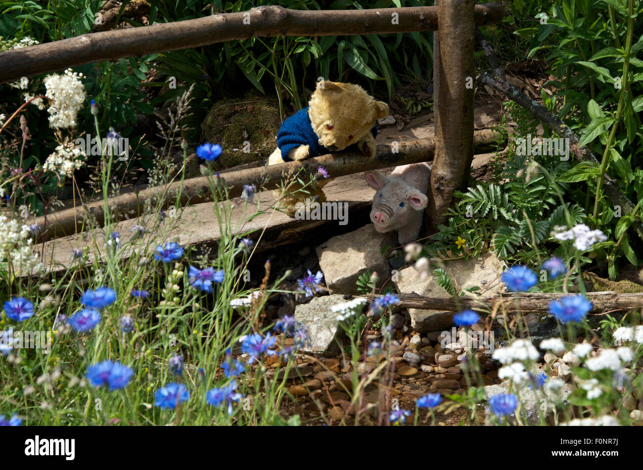 "Winnie the Pooh" beginnt seine Reise', ein Garten von Botanica Welt Entdeckungen gefördert, an der RHS Hampton Court Palace Flower Show. Stockfoto