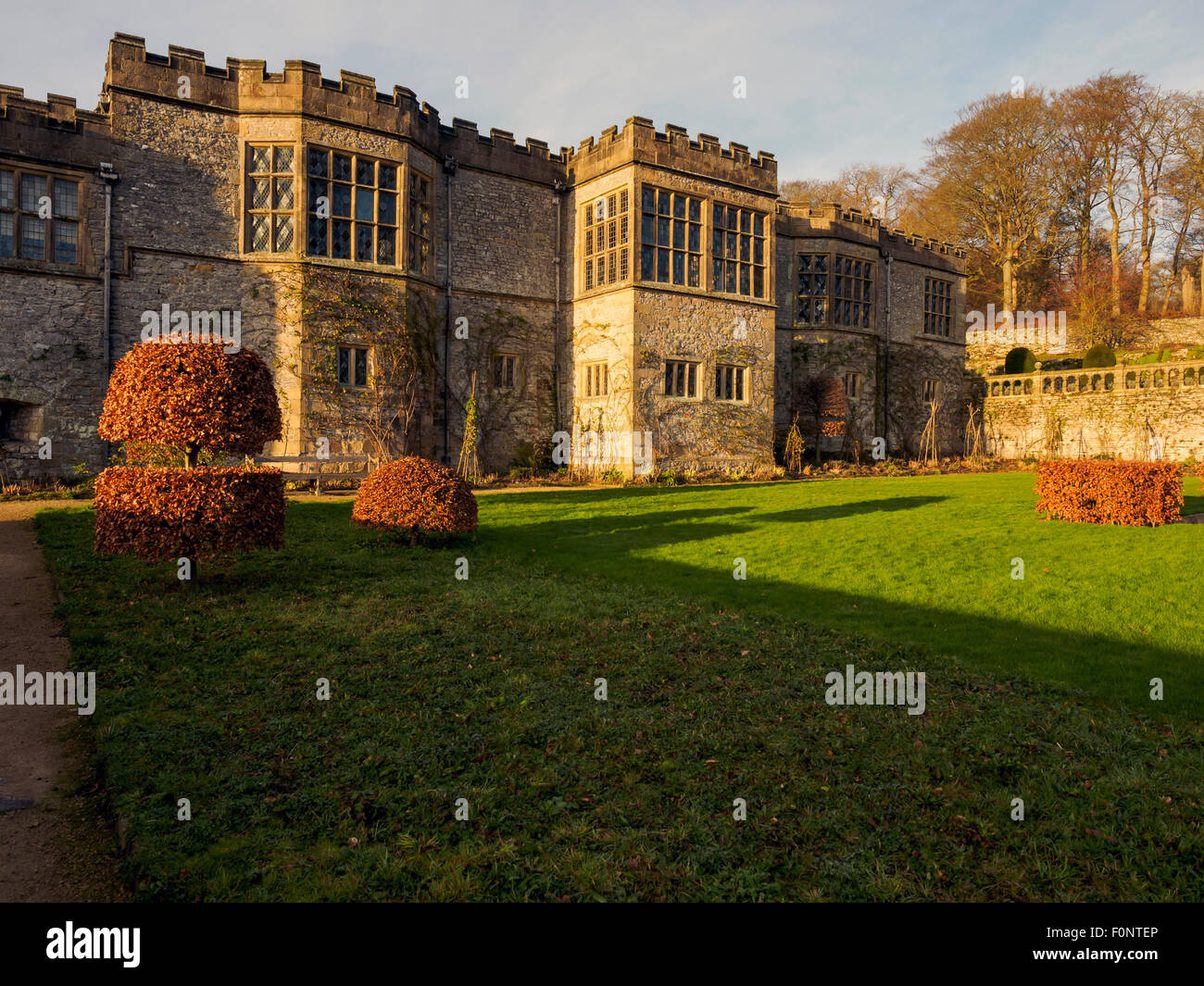 Mittelalterliche Herrenhaus Haddon Hall in der Nähe von Bakewell Peak District Derbyshire England Stockfoto