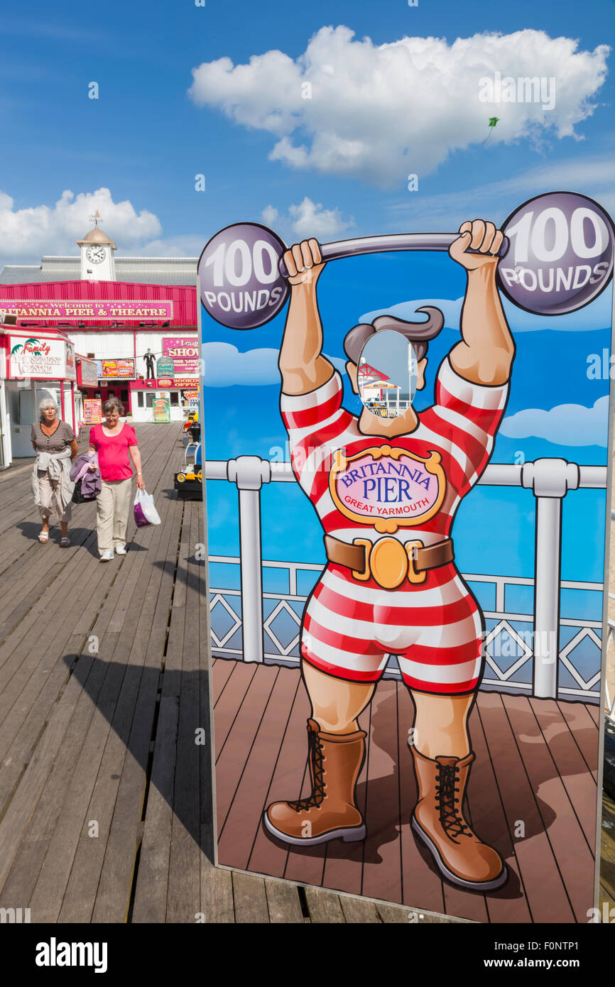 England, Norfolk, Great Yarmouth, Great Yarmouth Pier, Souvenir-Foto-Boards Stockfoto