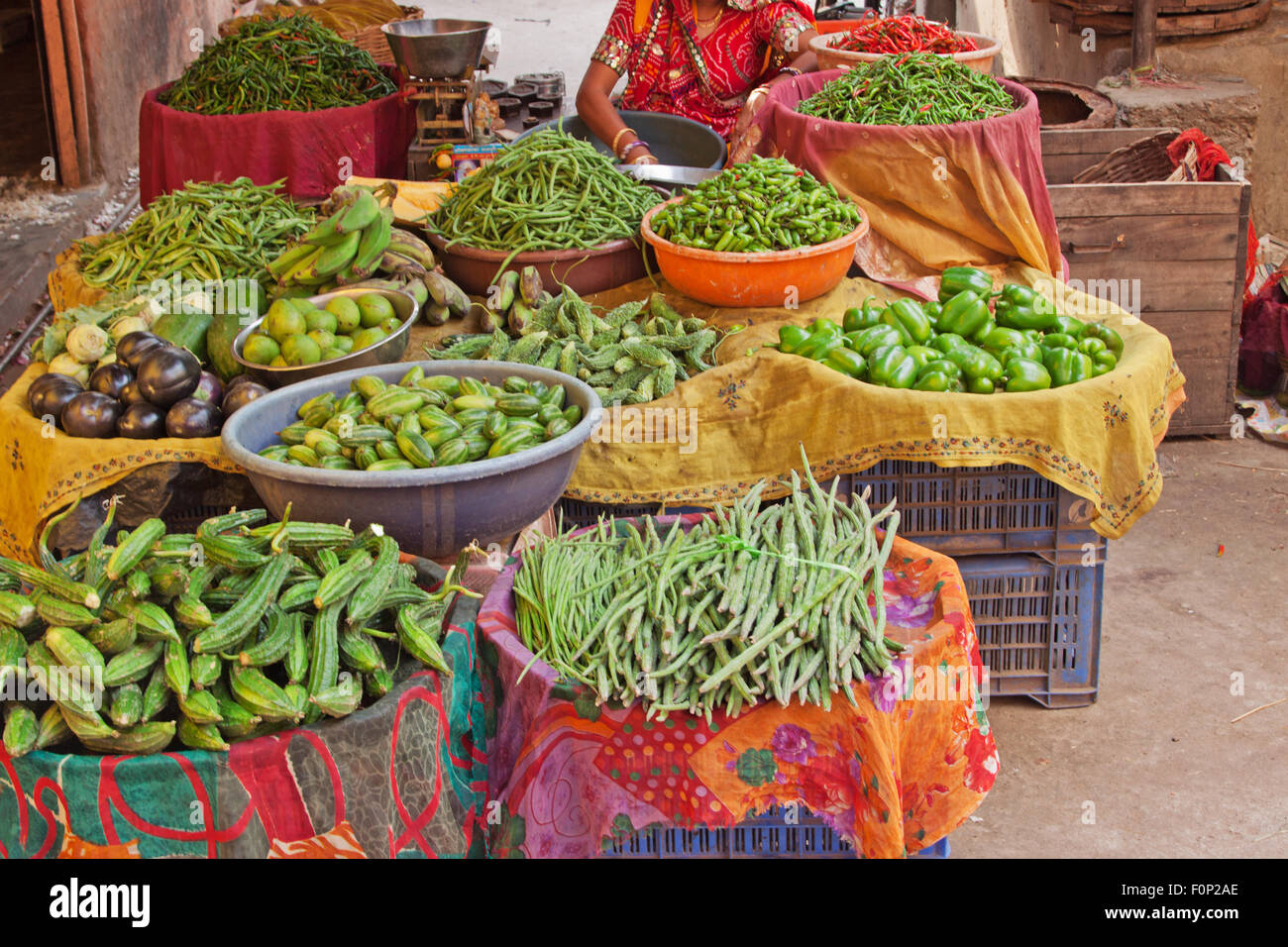 Gemüse auf einem Marktstand in Rajasthan, Indien gelegt Stockfoto