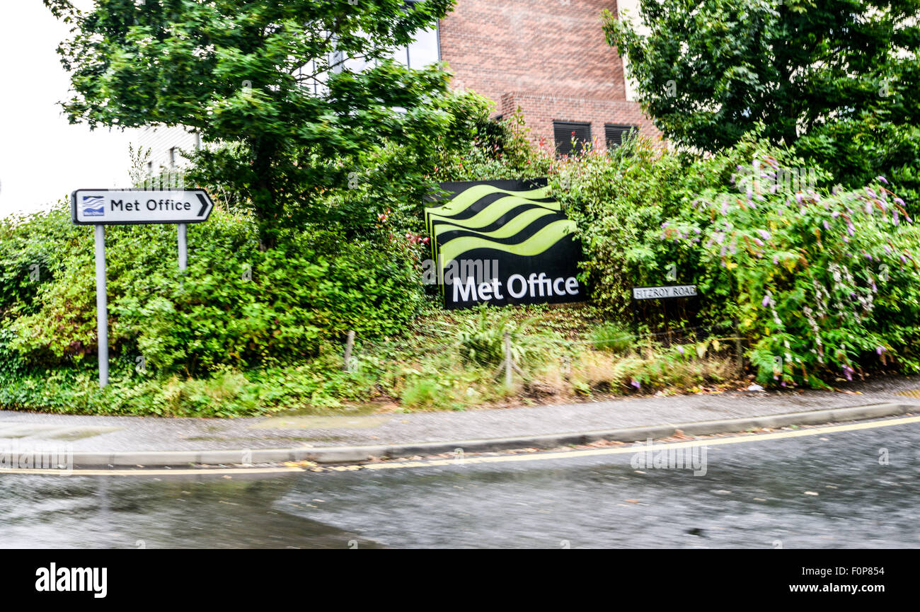 Der Eingang nach Exeter basierte Met Office, fotografiert bei schlechtem nassem Wetter am Tag. Stockfoto
