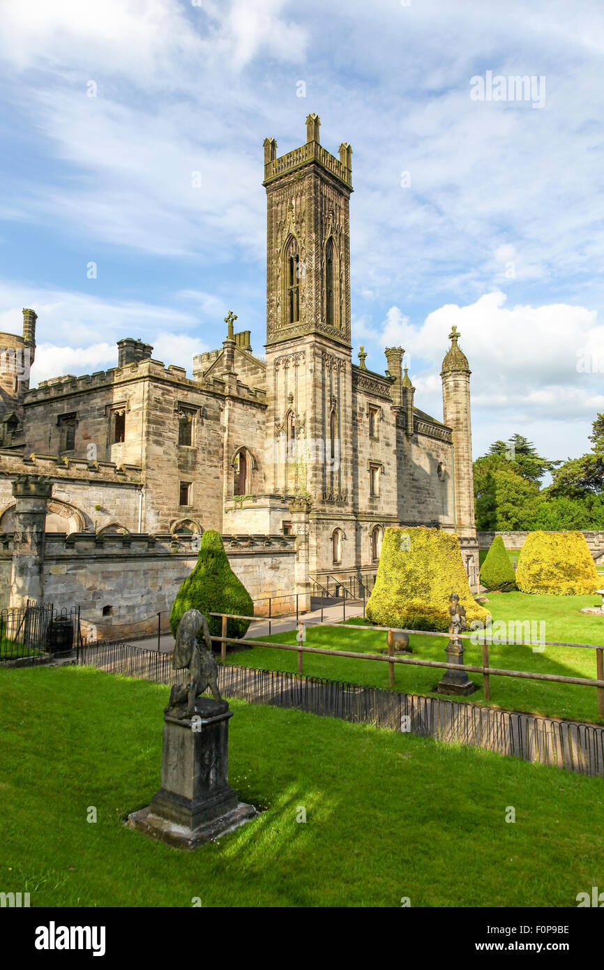 Alton Towers verfallenes Haus auf dem Estate Theme Park Gärten Staffordshire England UK Stockfoto