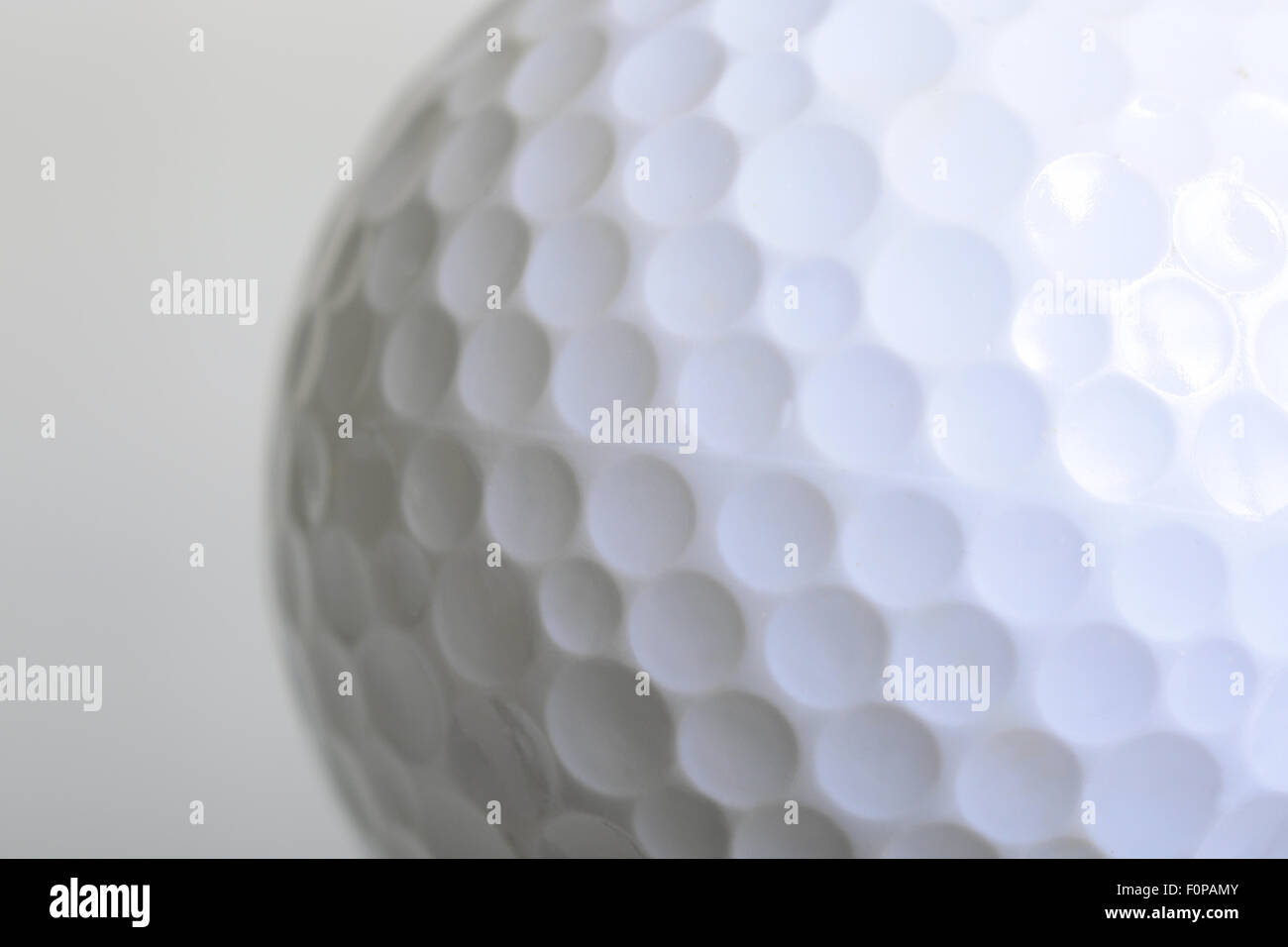 Makroaufnahme eines Golfballs Stockfoto