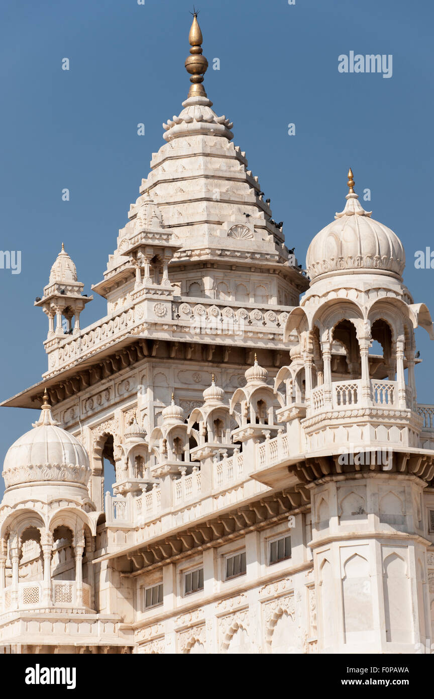 Jodhpur, Indien. Weißer Marmor-Mausoleum, Kenotaph, Jaswant Thada im Speicher des Maharadschas. Stockfoto