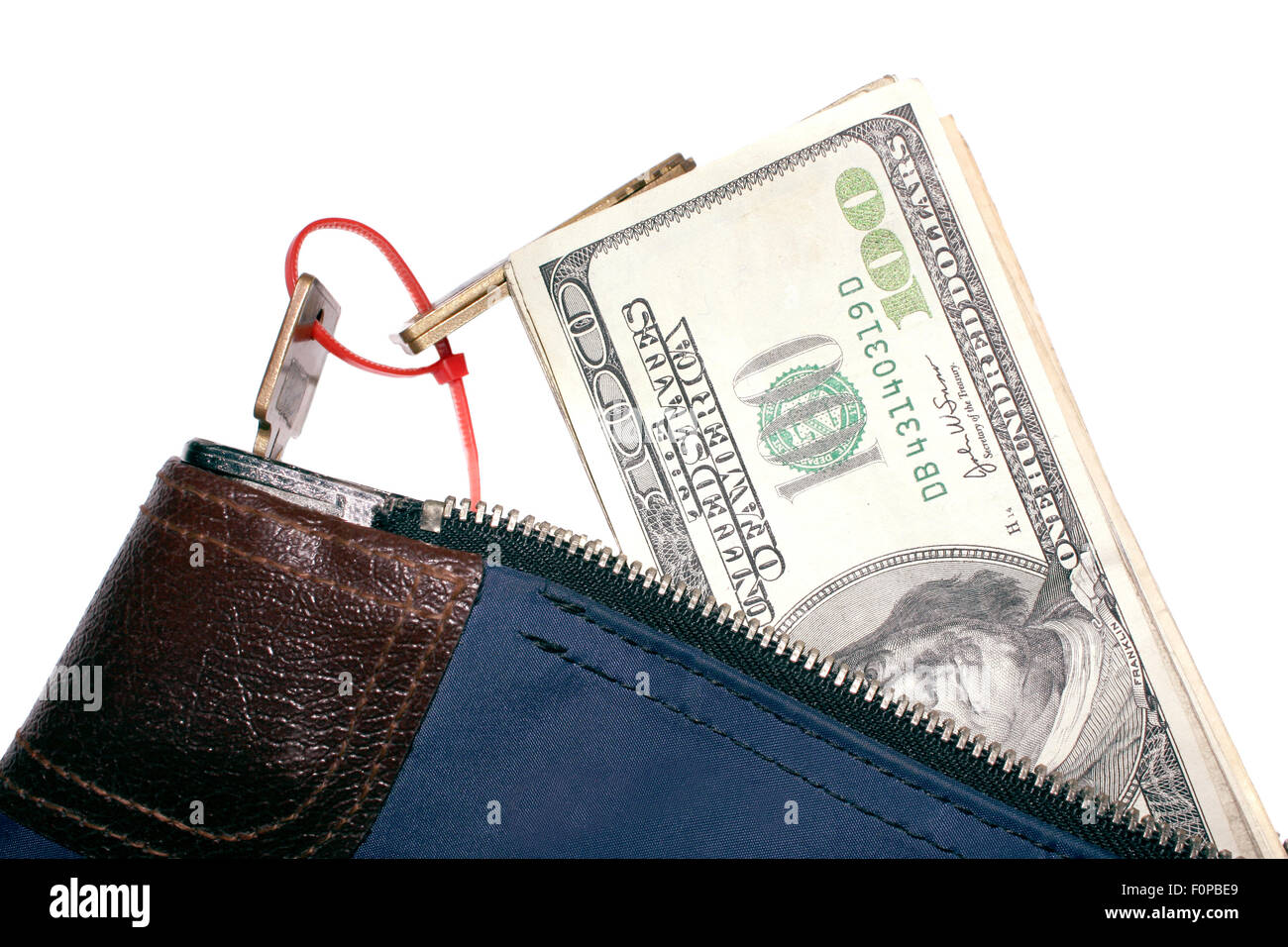 Bank-Sicherheitsbeutel mit Dollarnoten isoliert auf weiss Stockfoto Bank-Sicherheitsbeutel mit Dollarnoten isoliert auf weiss Stockfoto