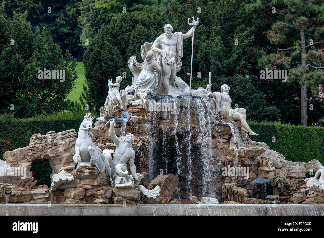Neptun-Brunnen in Schoenbrunner Park, Schlosspark Schönbrunn, Wien, Österreich, Europa Stockfoto