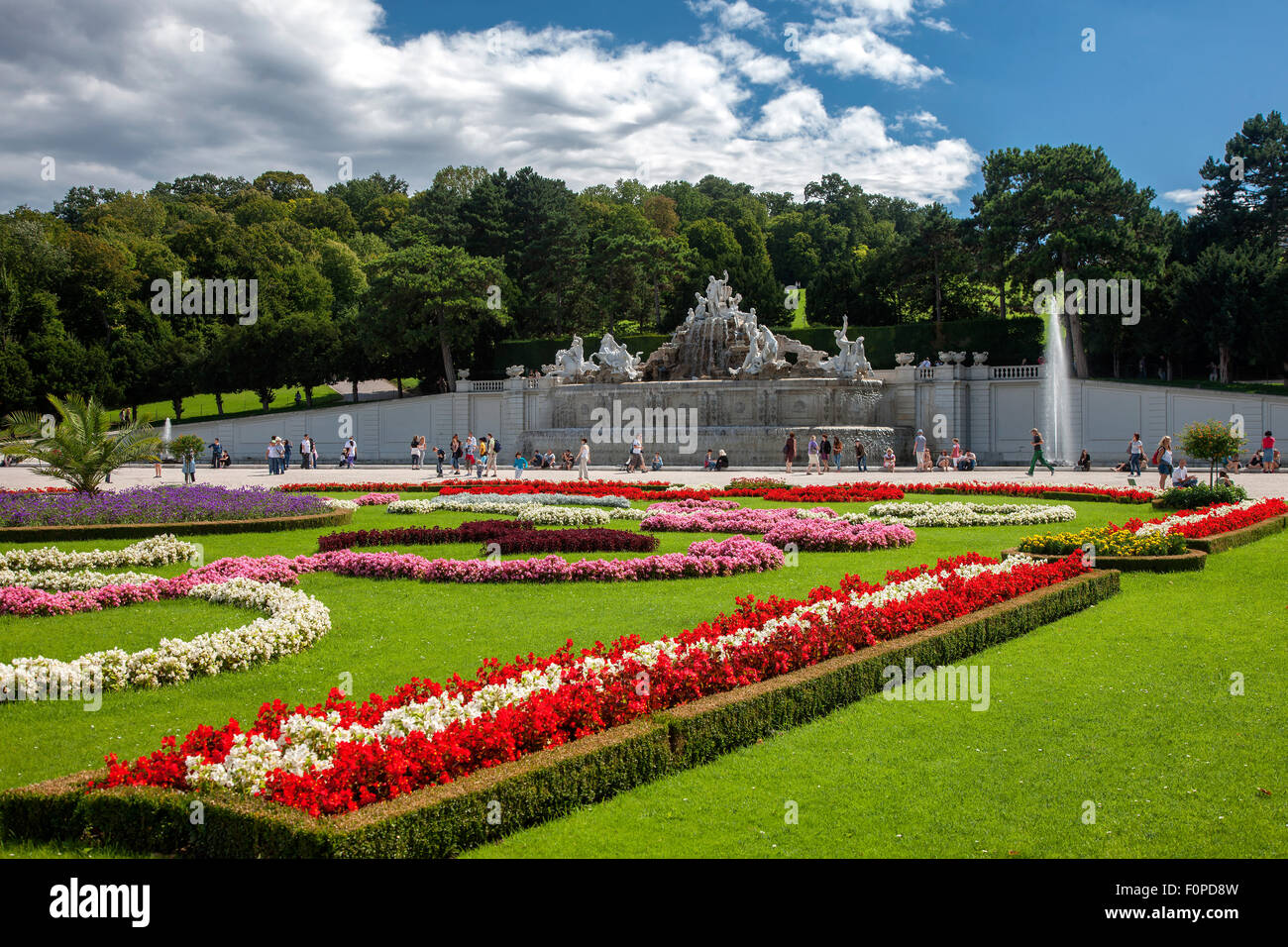 Neptun-Brunnen in Schoenbrunner Park, Schlosspark Schönbrunn, Wien, Österreich, Europa Stockfoto