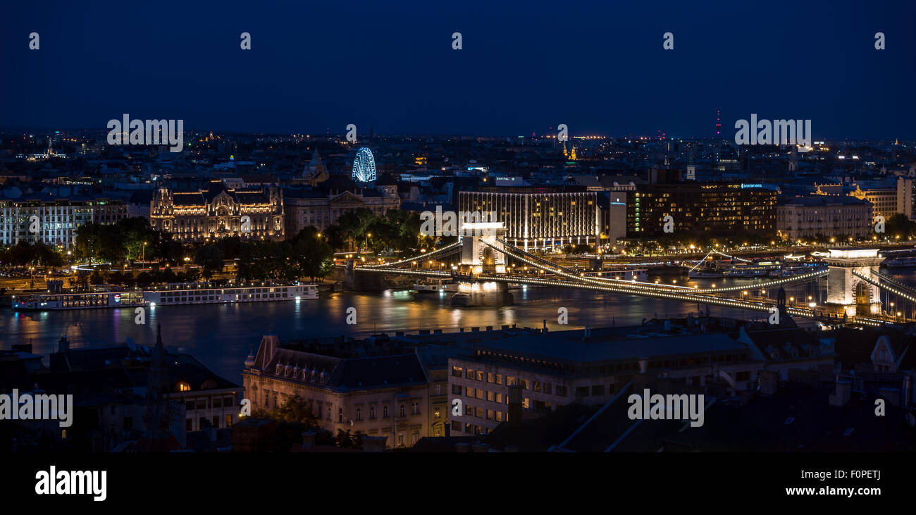 Budapest und Donau in der Nacht Stockfoto