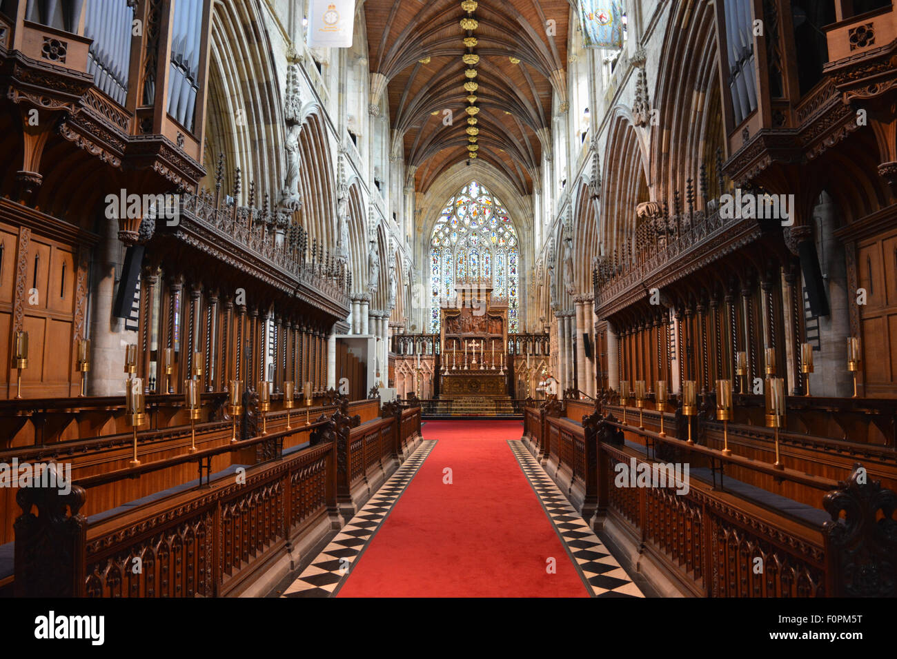 Selby Abbey, 1069, heute eine anglikanische Pfarrkirche gegründet.  Innenraum, Blick in Richtung Altar von Chorgestühl. Stockfoto