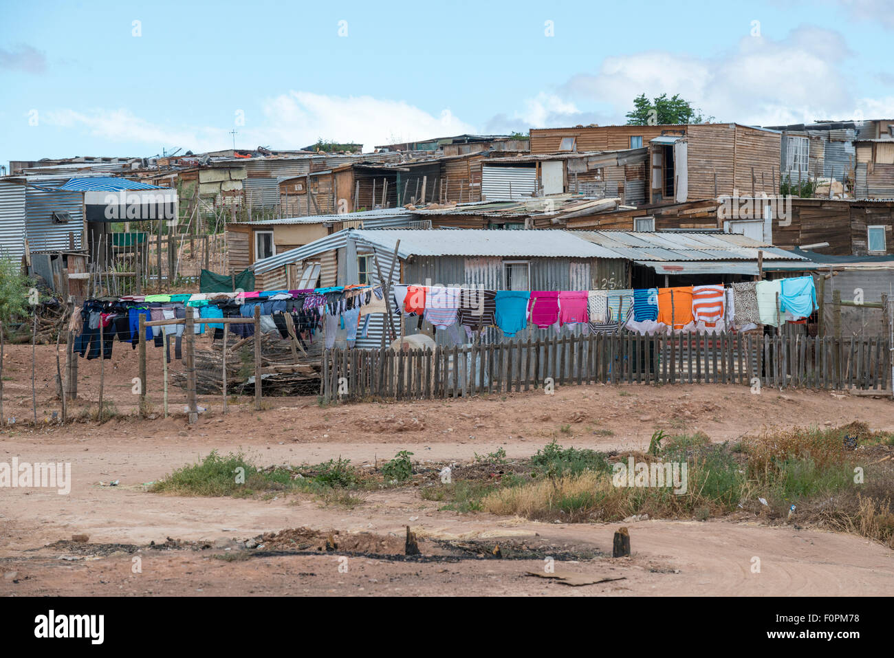 Schuppen mit Wäscheleine, Gemeinde in Oudtshorn, Western Cape, Südafrika Stockfoto