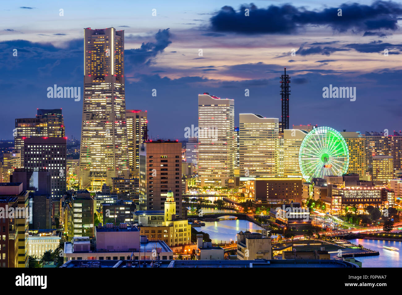 Yokohama, Japan Skyline in der Abenddämmerung. Stockfoto