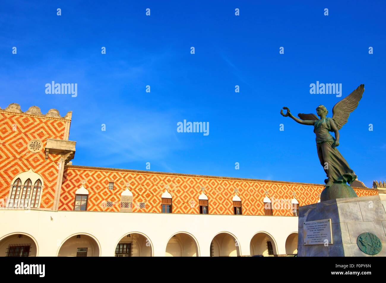 Statue und Gouverneurspalast, Rhodos, Dodekanes, griechische Inseln