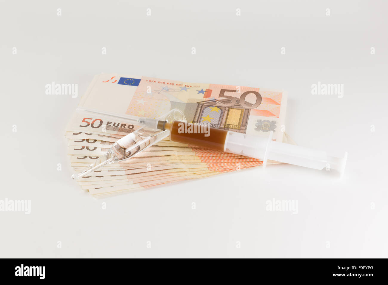 Menschen verbringen viel Geld für medizinische Zubereitungen und Stoffe Stockfoto