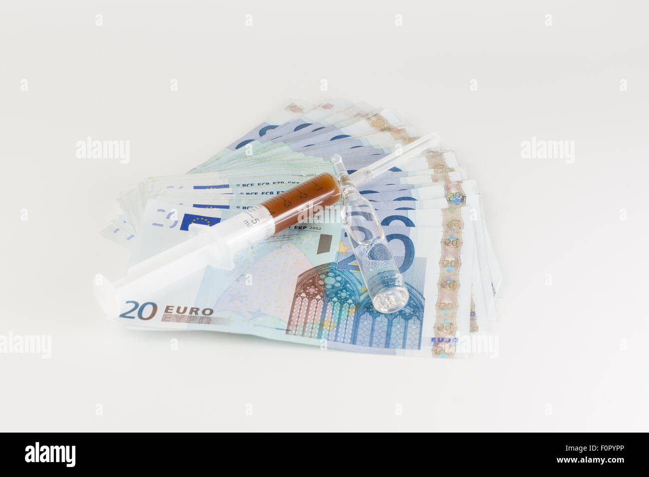 Menschen verbringen viel Geld für medizinische Zubereitungen und Stoffe Stockfoto