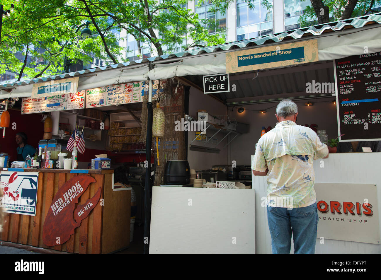 USA, New York State, New York City, Manhattan, Broadway Bisse saisonale Popup-Imbissbuden in Greeley Square Park. Stockfoto