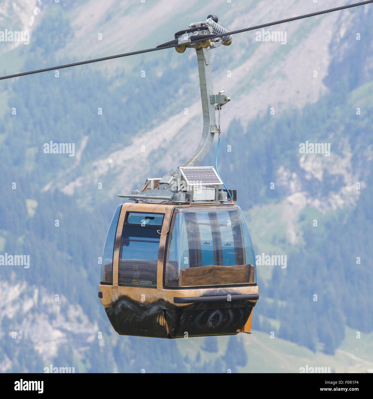 Skilift Kabel Stand oder Auto, Schweiz im Sommer Stockfoto