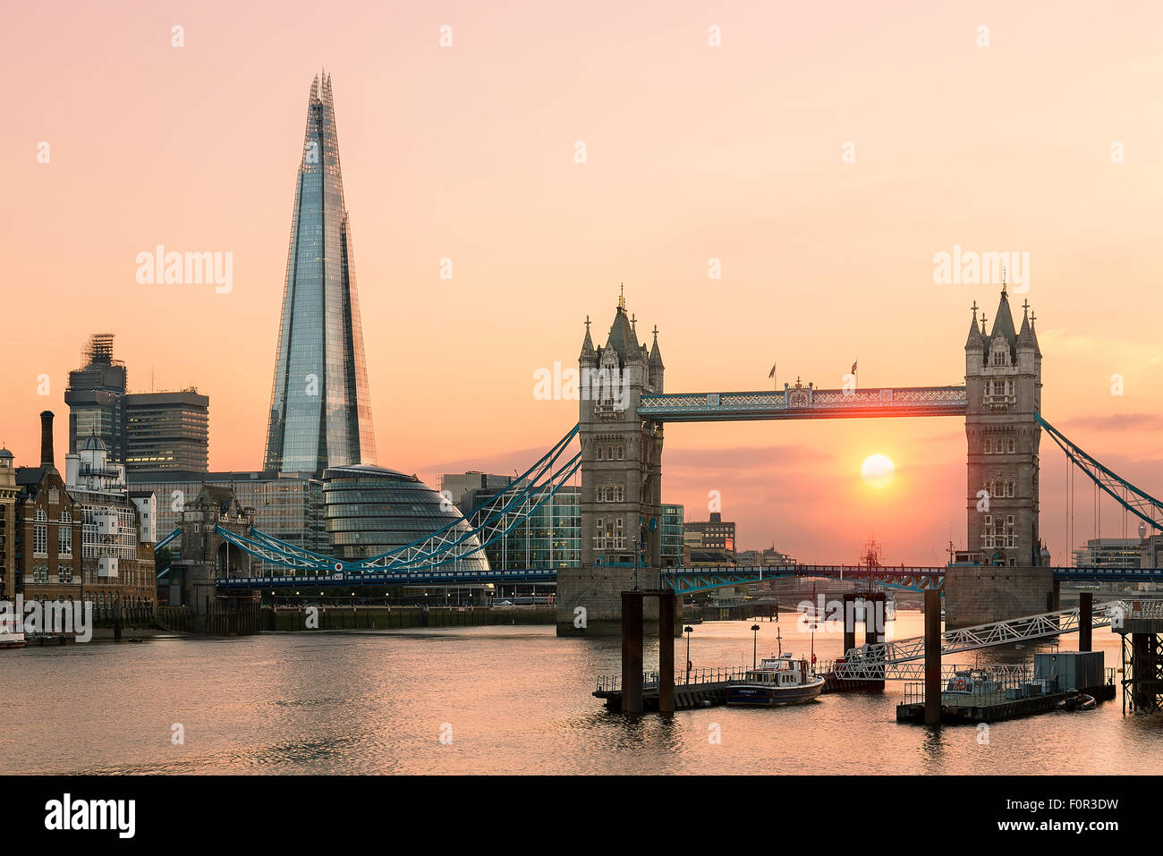 London, Tower Bridge und Shard London Bridge bei Sonnenuntergang Stockfoto